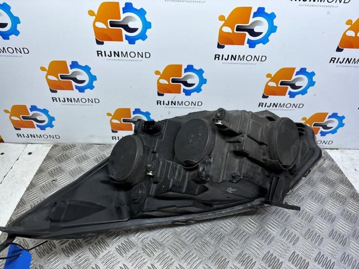 Strålkastare, höger från en Ford Transit Custom 2.2 TDCi 16V 2014