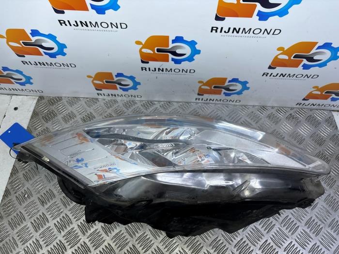 Strålkastare, höger från en Ford Transit Custom 2.2 TDCi 16V 2014