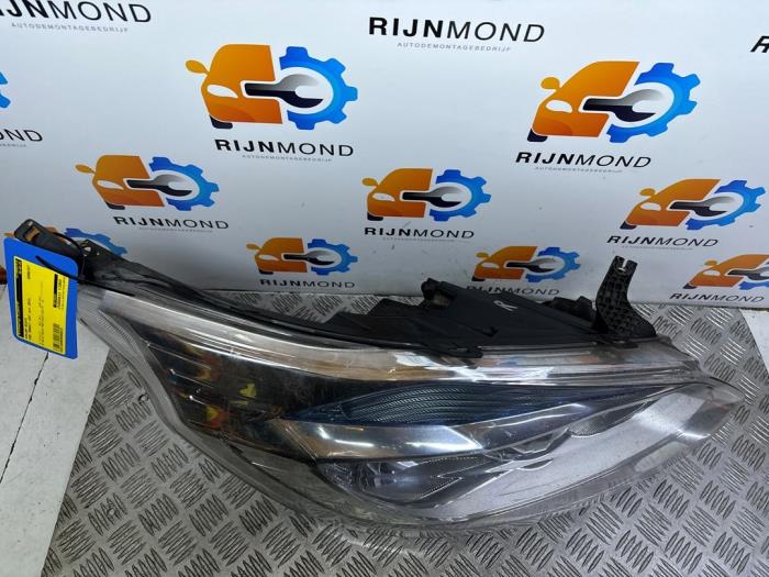 Strålkastare, höger från en Ford Transit Custom 2.2 TDCi 16V 2014