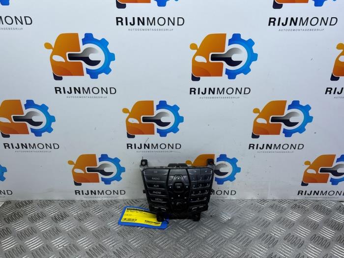 Radiokontrollpanel från en Ford Transit Custom 2.2 TDCi 16V 2014