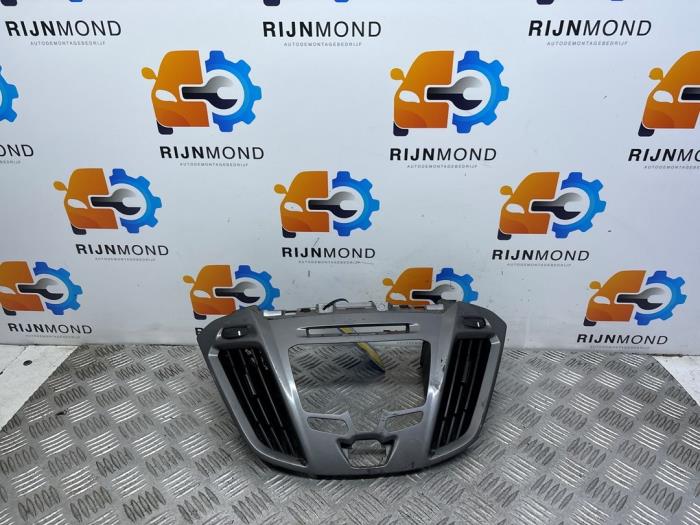 Luftmunstycke, instrumentbräda från en Ford Transit Custom 2.2 TDCi 16V 2014