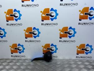 Begagnade Rattmonterad radiostyrning Ford Transit Custom 2.2 TDCi 16V Pris på förfrågan erbjuds av Autodemontage Rijnmond BV