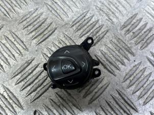 Begagnade Rattmonterad radiostyrning Ford Transit Custom 2.2 TDCi 16V Pris på förfrågan erbjuds av Autodemontage Rijnmond BV