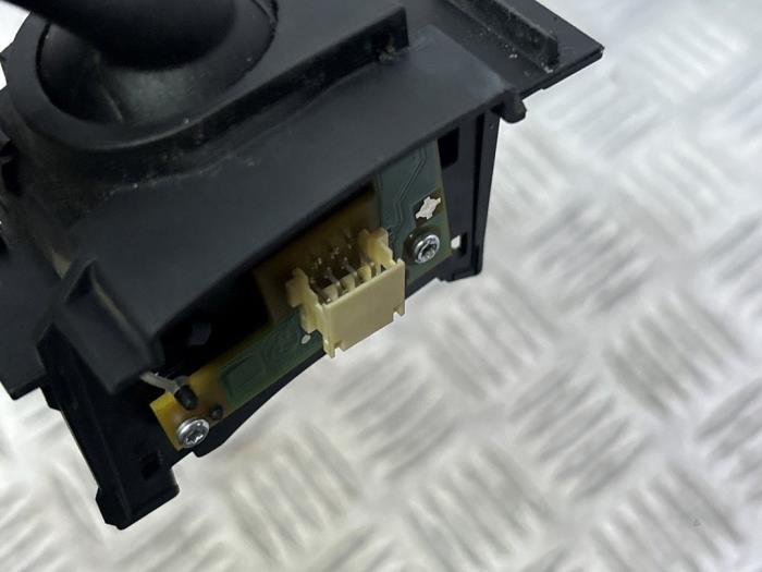 Indikatorbrytare från en Ford Transit Custom 2.2 TDCi 16V 2014