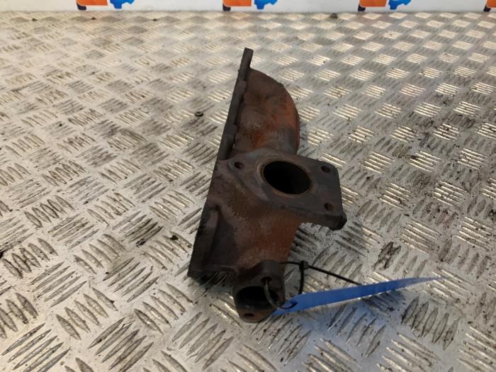 Uitlaatspruitstuk van een BMW 1 serie (F20) 116d 2.0 16V 2011