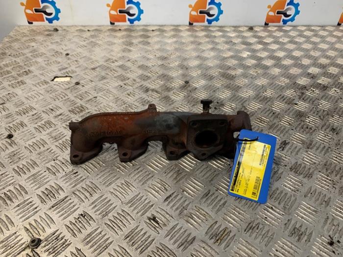 Uitlaatspruitstuk van een BMW 1 serie (F20) 116d 2.0 16V 2011