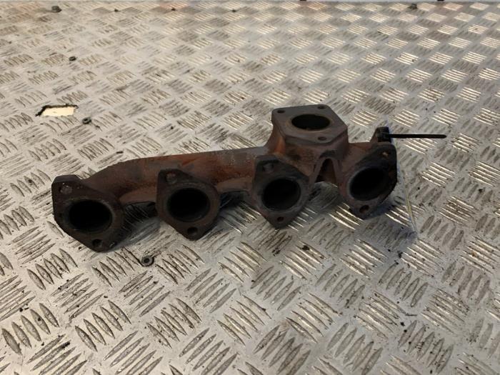 Uitlaatspruitstuk van een BMW 1 serie (F20) 116d 2.0 16V 2011