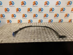 Używane Listwa blotnika BMW X1 (F48) xDrive 20d 2.0 16V Cena € 60,50 Z VAT oferowane przez Autodemontage Rijnmond BV