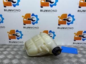 Używane Zbiornik rozprezny BMW X1 (F48) xDrive 20d 2.0 16V Cena € 24,20 Z VAT oferowane przez Autodemontage Rijnmond BV