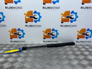 Używane Zestaw amortyzatorów gazowych pokrywy silnika BMW X1 (F48) xDrive 20d 2.0 16V Cena € 24,20 Z VAT oferowane przez Autodemontage Rijnmond BV