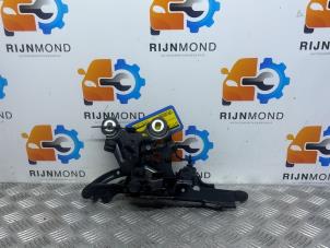 Używane Zawias pokrywy silnika BMW X1 (F48) xDrive 20d 2.0 16V Cena € 60,50 Z VAT oferowane przez Autodemontage Rijnmond BV