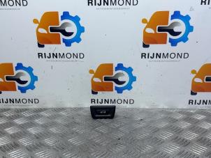 Używane Przelacznik pokrywy bagaznika BMW X1 (F48) xDrive 20d 2.0 16V Cena € 12,10 Z VAT oferowane przez Autodemontage Rijnmond BV