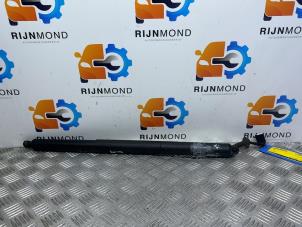 Używane Amortyzator gazowy lewy tyl BMW X1 (F48) xDrive 20d 2.0 16V Cena na żądanie oferowane przez Autodemontage Rijnmond BV