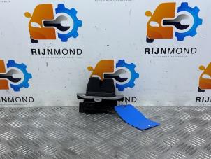 Gebruikte Slotmechaniek Achterklep Ford Fiesta 7 1.1 Ti-VCT 12V 85 Prijs € 36,30 Inclusief btw aangeboden door Autodemontage Rijnmond BV