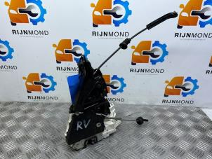 Begagnade Dörrlåsmekanism, 4-dörrars, höger fram Mercedes A (W169) 1.5 A-150 5-Drs. Pris på förfrågan erbjuds av Autodemontage Rijnmond BV