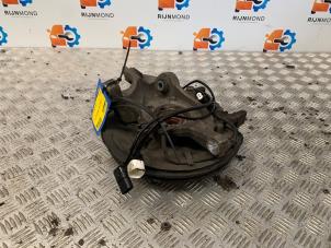 Gebruikte Asschenkel links-achter Mercedes C Estate (S205) C-180 1.6 16V BlueEfficiency Prijs € 80,00 Margeregeling aangeboden door Autodemontage Rijnmond BV