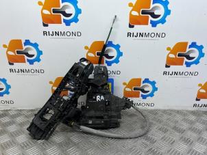 Gebruikte Deurslot Mechaniek 4Deurs rechts-achter Mercedes C Estate (S205) C-180 1.6 16V BlueEfficiency Prijs € 25,00 Margeregeling aangeboden door Autodemontage Rijnmond BV