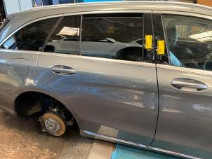 Gebruikte Deur 4Deurs rechts-achter Mercedes C Estate (S205) C-400 3.0 V6 Turbo 4-Matic Prijs € 350,00 Margeregeling aangeboden door Autodemontage Rijnmond BV