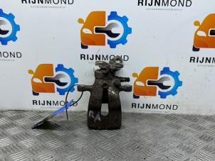 Begagnade Bakre bromsok, höger Opel Corsa E 1.3 CDTi 16V ecoFLEX Pris € 40,00 Marginaltabell erbjuds av Autodemontage Rijnmond BV