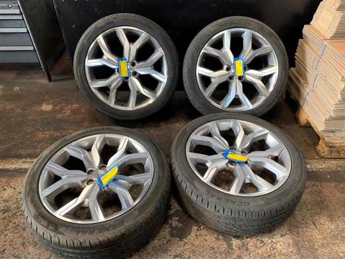 Velgen set + banden van een Land Rover Range Rover Evoque (LVJ/LVS) 2.2 SD4 16V 2015