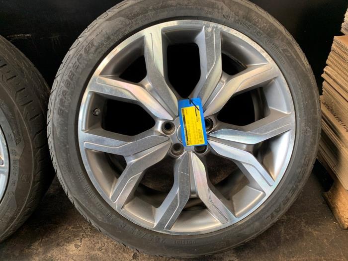 Velgen set + banden van een Land Rover Range Rover Evoque (LVJ/LVS) 2.2 SD4 16V 2015