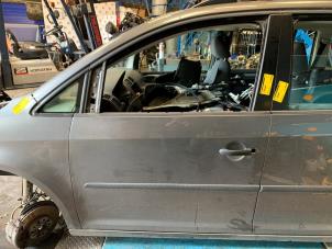 Gebruikte Deur 4Deurs links-voor Volkswagen Touran (1T3) 1.2 TSI Prijs € 200,00 Margeregeling aangeboden door Autodemontage Rijnmond BV