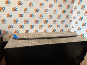 Używane Listwa dachowa prawa BMW X1 (F48) xDrive 20d 2.0 16V Cena na żądanie oferowane przez Autodemontage Rijnmond BV