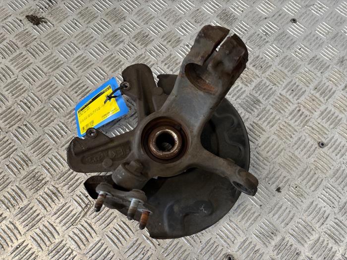 Fusee rechts-voor van een Volkswagen Polo V (6R) 1.4 TDI DPF BlueMotion technology 2014