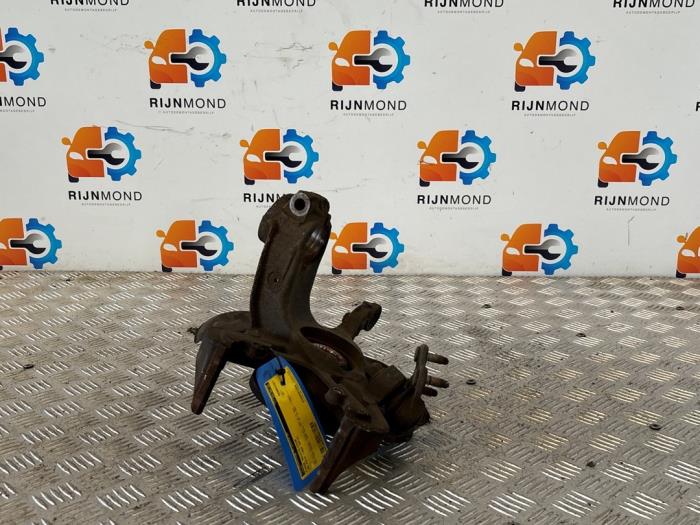 Fusee rechts-voor van een Volkswagen Polo V (6R) 1.4 TDI DPF BlueMotion technology 2014