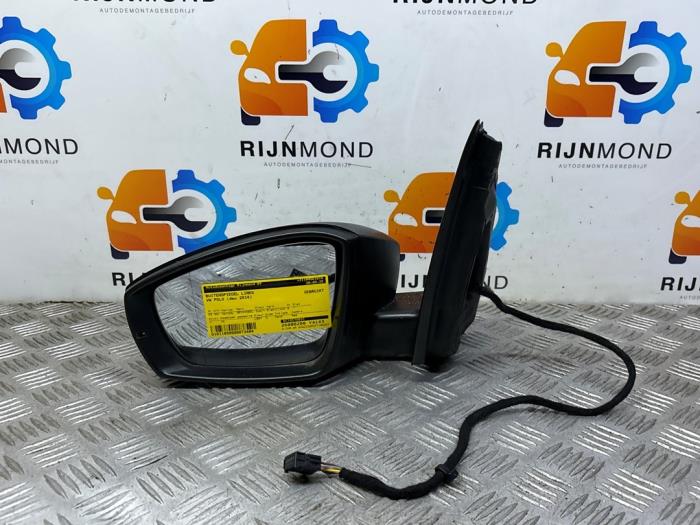 Buitenspiegel links van een Volkswagen Polo V (6R) 1.4 TDI DPF BlueMotion technology 2014