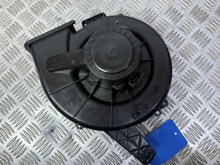 Silnik wentylatora nagrzewnicy z Volkswagen Polo V (6R) 1.4 TDI DPF BlueMotion technology 2014