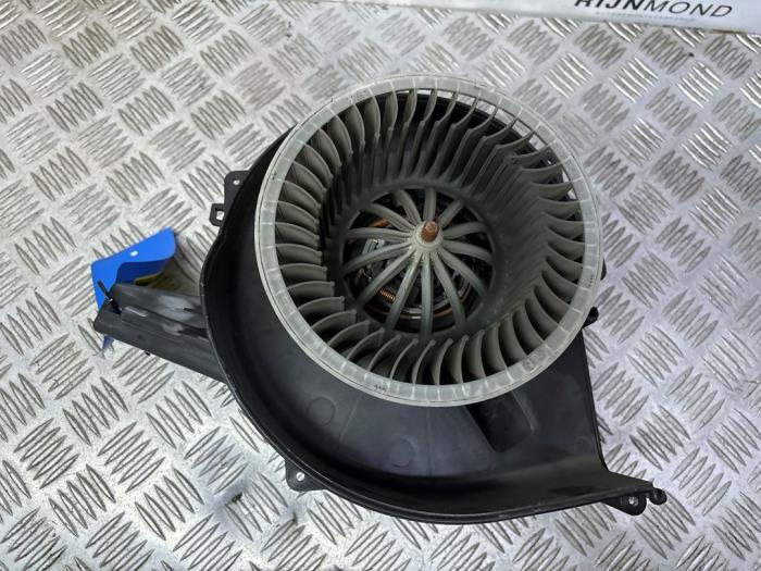 Silnik wentylatora nagrzewnicy z Volkswagen Polo V (6R) 1.4 TDI DPF BlueMotion technology 2014