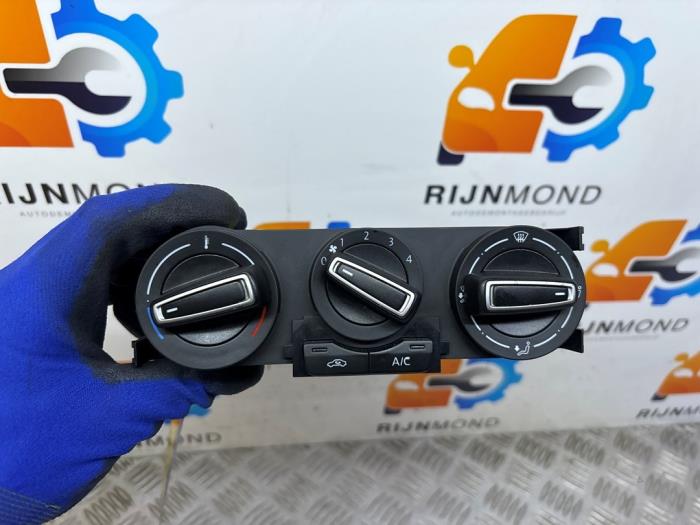 Panel sterowania nagrzewnicy z Volkswagen Polo V (6R) 1.4 TDI DPF BlueMotion technology 2014