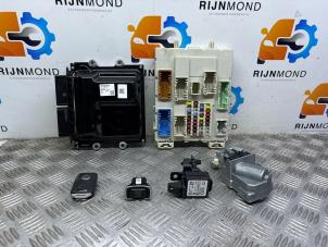 Begagnade Tändningslås + dator Volvo V40 Cross Country (MZ) 2.0 D3 16V Pris på förfrågan erbjuds av Autodemontage Rijnmond BV