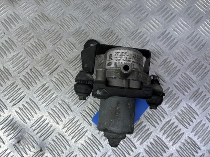 Pompa drugorzedna z Volkswagen Golf VII (AUA) 1.0 TSI 12V BlueMotion 2016