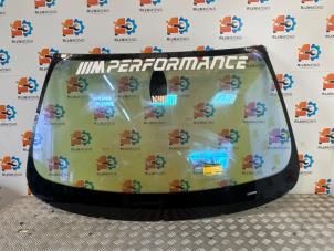 Gebruikte Voorruit BMW X6M (E71/72) 4.4i V8 Turbo 32V Prijs € 302,50 Inclusief btw aangeboden door Autodemontage Rijnmond BV