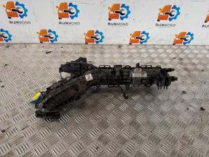 Gebruikte Inlaatspruitstuk BMW 5 serie (F10) 520d 16V Prijs op aanvraag aangeboden door Autodemontage Rijnmond BV