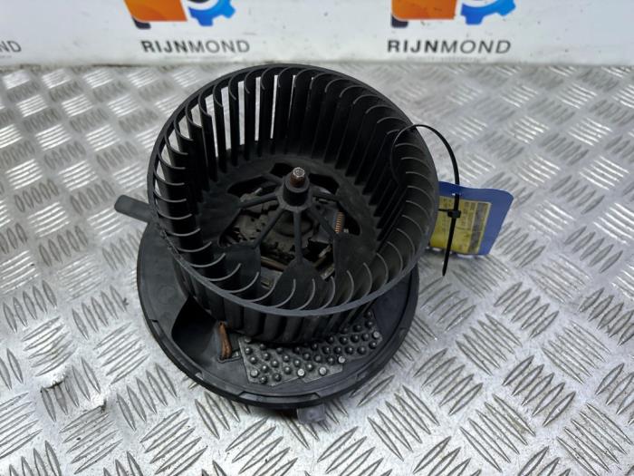 Kachel Ventilatiemotor van een Seat Leon (1P1) 1.4 TSI 16V 2010