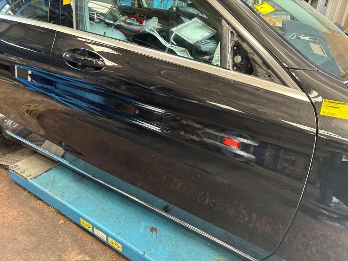 Framdörr, 4-dörrars, höger från en Mercedes-Benz C Estate (S205) C-180 1.6 16V BlueEfficiency 2017