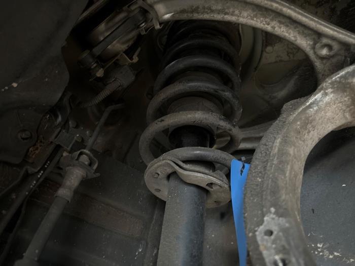 Stötdämpare, vänster fram från en Mercedes-Benz C Estate (S205) C-180 1.6 16V BlueEfficiency 2017