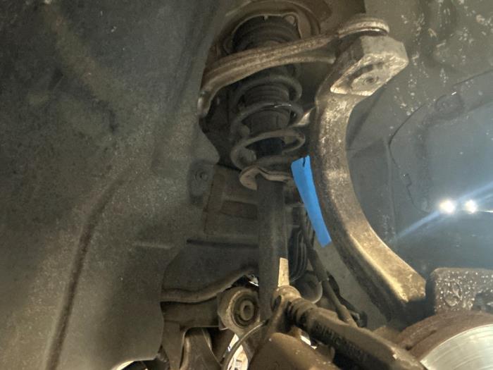 Stötdämpare, höger fram från en Mercedes-Benz C Estate (S205) C-180 1.6 16V BlueEfficiency 2017