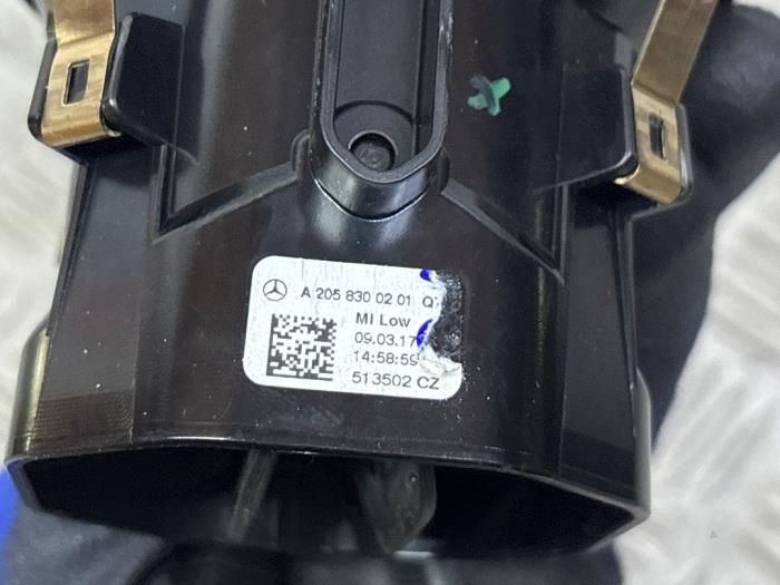 Luftmunstycke, instrumentbräda från en Mercedes-Benz C Estate (S205) C-180 1.6 16V BlueEfficiency 2017