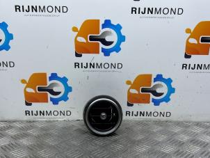 Begagnade Luftmunstycke, instrumentbräda Mercedes C Estate (S205) C-180 1.6 16V BlueEfficiency Pris € 24,99 Marginaltabell erbjuds av Autodemontage Rijnmond BV