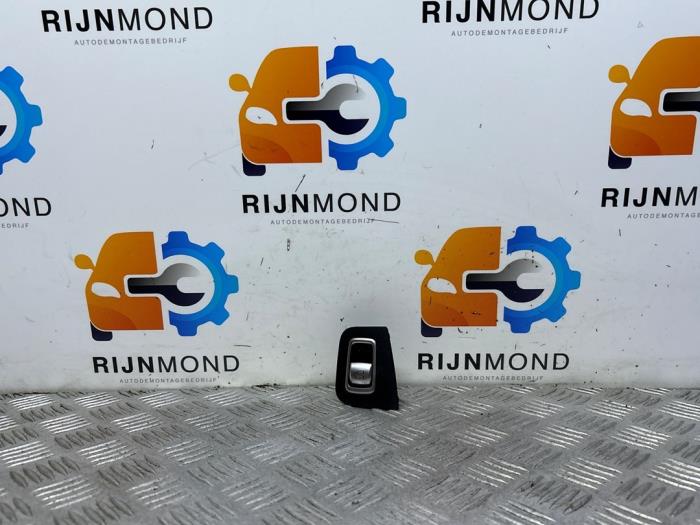 Brytare, eldrivna fönster från en Mercedes-Benz C Estate (S205) C-180 1.6 16V BlueEfficiency 2017