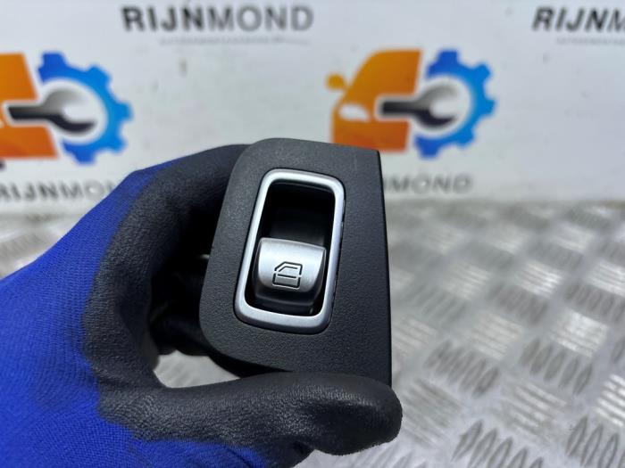 Brytare, eldrivna fönster från en Mercedes-Benz C Estate (S205) C-180 1.6 16V BlueEfficiency 2017