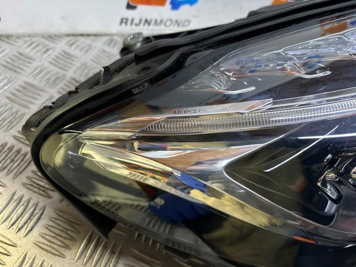 Strålkastare, höger från en Mercedes-Benz C Estate (S205) C-180 1.6 16V BlueEfficiency 2017