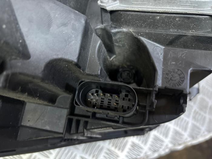 Strålkastare, höger från en Mercedes-Benz C Estate (S205) C-180 1.6 16V BlueEfficiency 2017