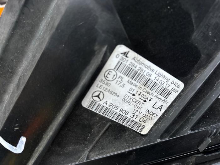 Strålkastare, vänster från en Mercedes-Benz C Estate (S205) C-180 1.6 16V BlueEfficiency 2017