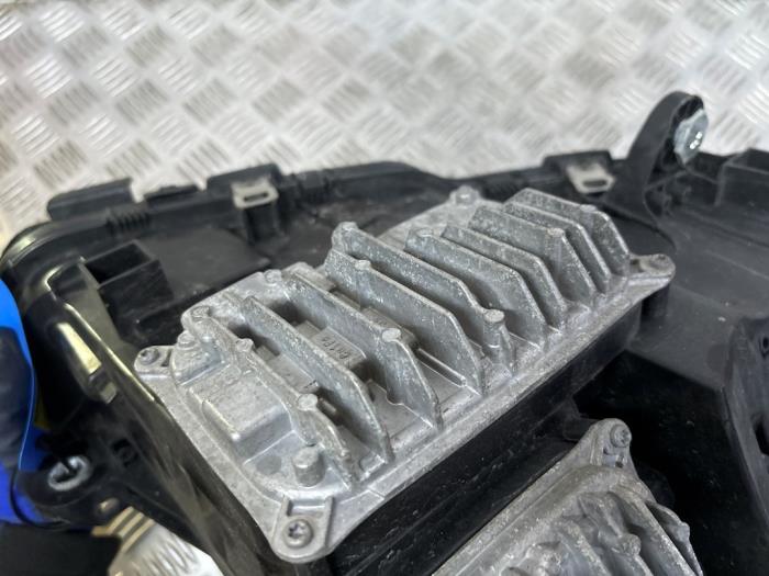 Strålkastare, vänster från en Mercedes-Benz C Estate (S205) C-180 1.6 16V BlueEfficiency 2017