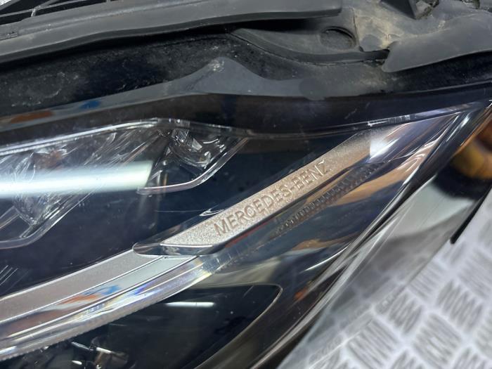 Strålkastare, vänster från en Mercedes-Benz C Estate (S205) C-180 1.6 16V BlueEfficiency 2017